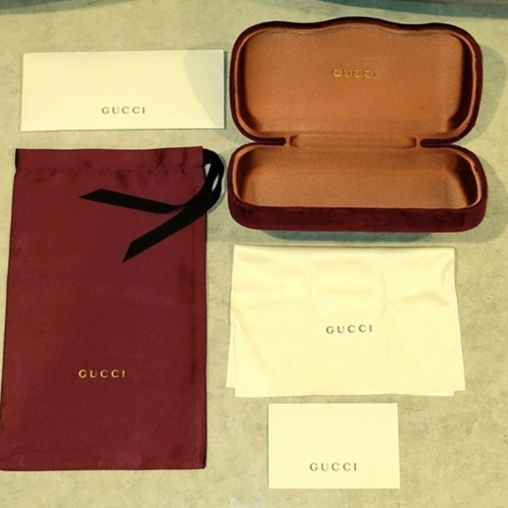 GUCCI VELVET SUNGLASS CASE WITH PROTECTIVE POUCH CLEANING CLOTH FULL INCLUSION